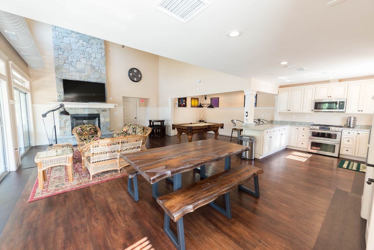 Rent in North Haven, convenient to everything! - Photo 2 of 7