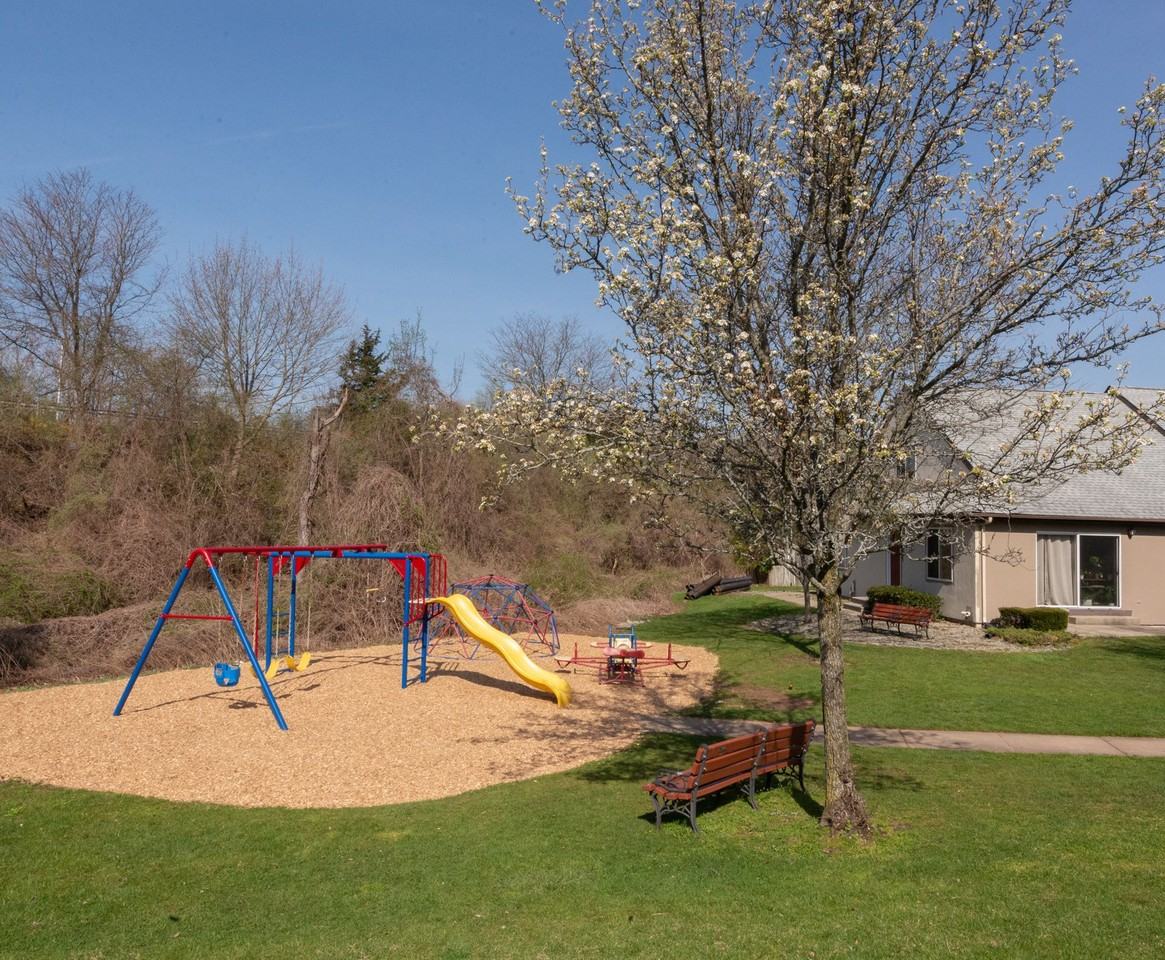 Rent in North Haven, convenient to everything! - Photo 4 of 7