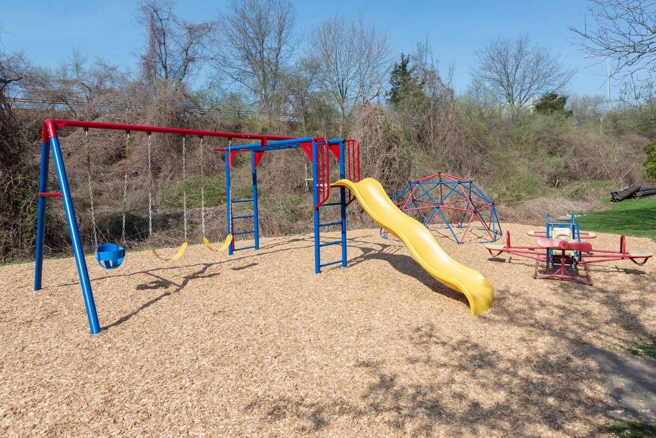 Rent in North Haven, convenient to everything! - Photo 5 of 7