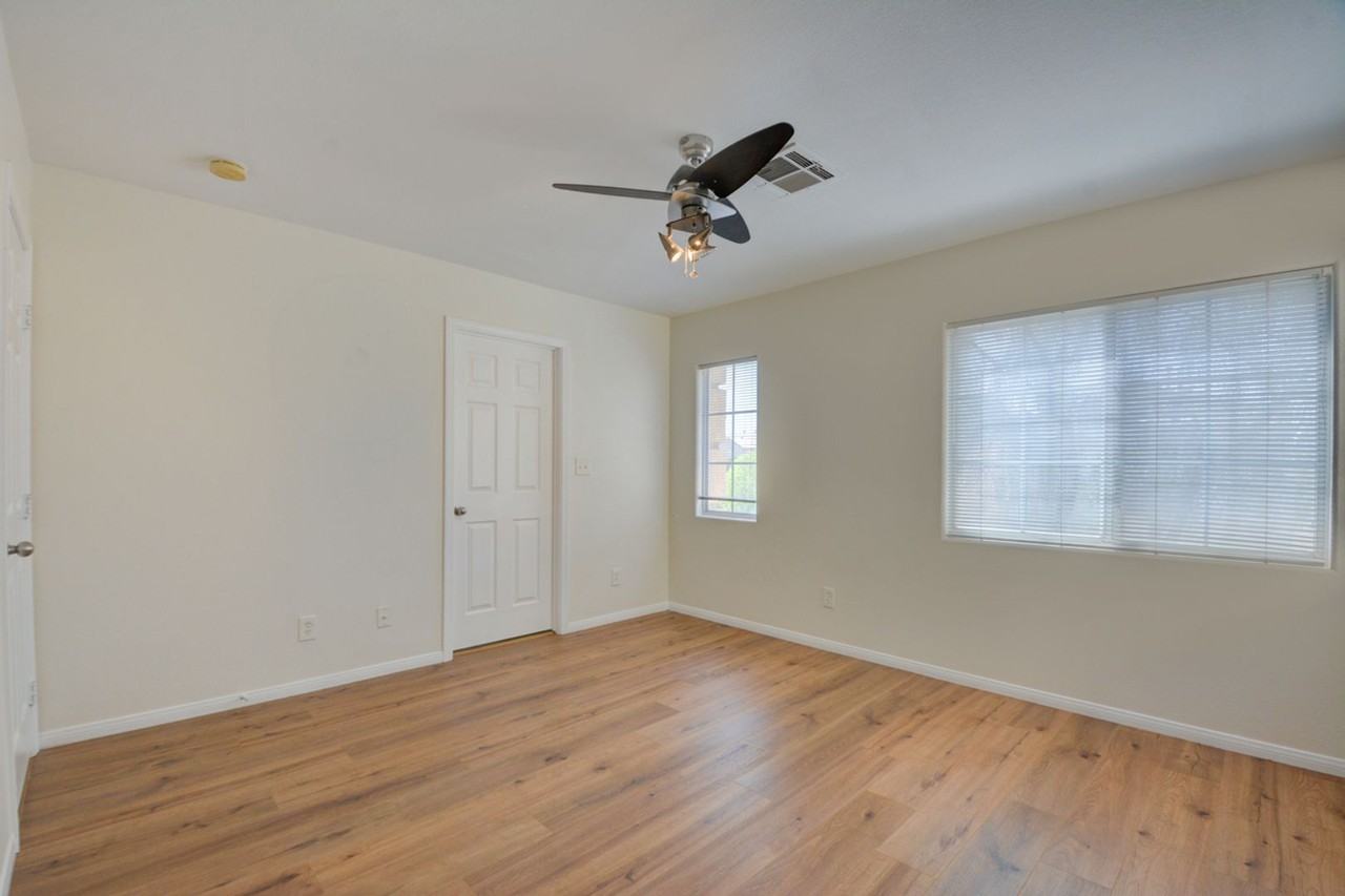 11119 African Sunset St - Photo 7 of 37