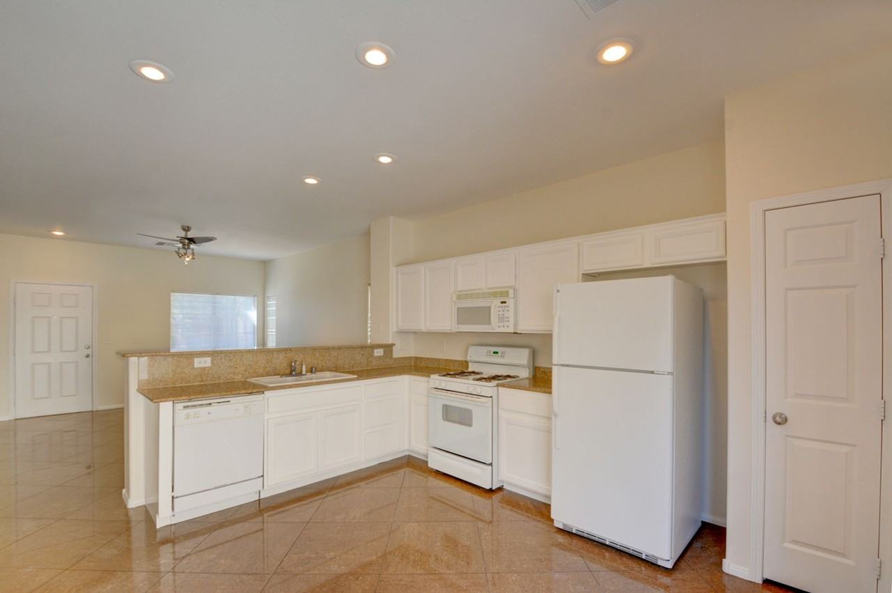11119 African Sunset St - Photo 5 of 37