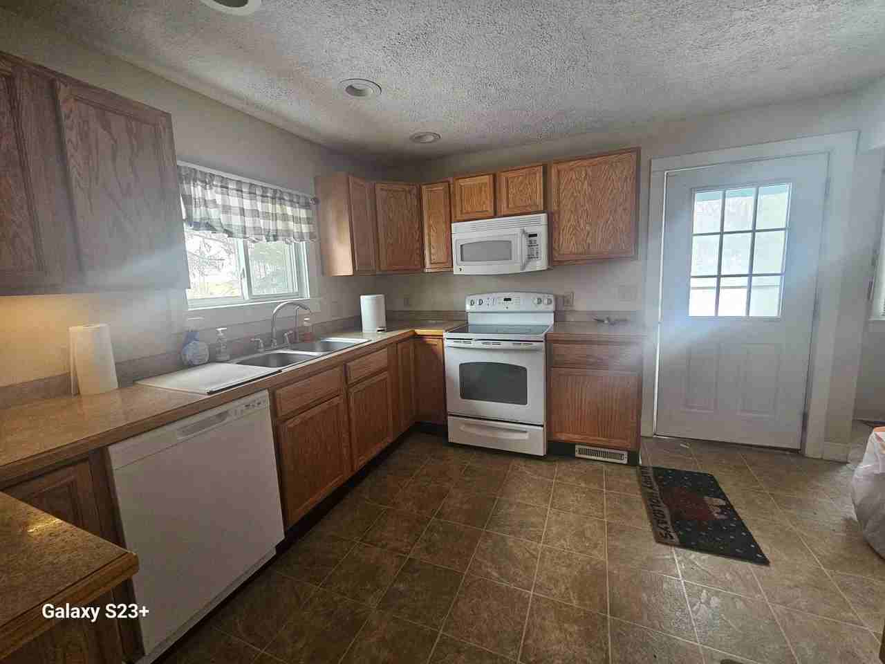 547 E Main St - Photo 2 of 14