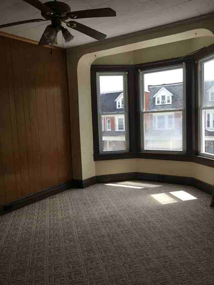 651 Pennsylvania Ave - Photo 5 of 15