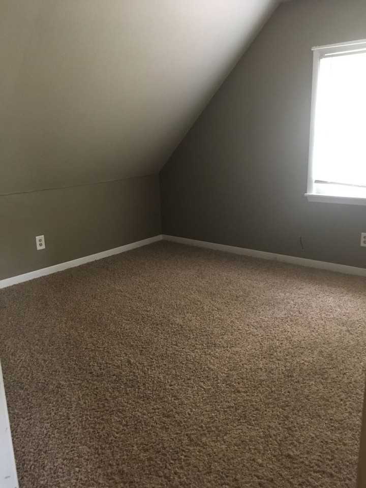 1324 Stratford Ave - Photo 7 of 9