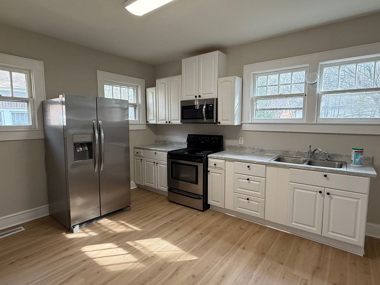 113 Highland Ave - Photo 4 of 19