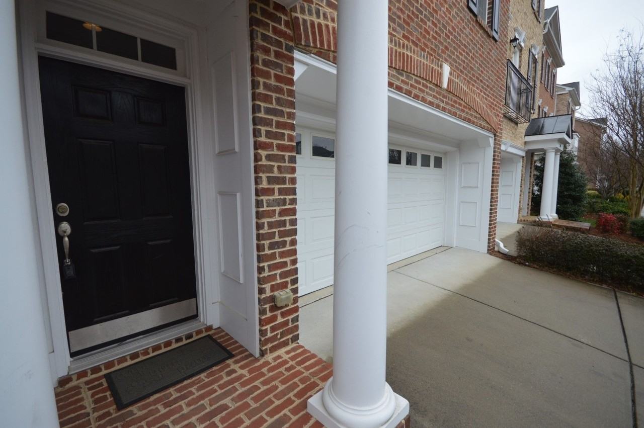 323 Bridgegate Dr - Photo 2 of 21