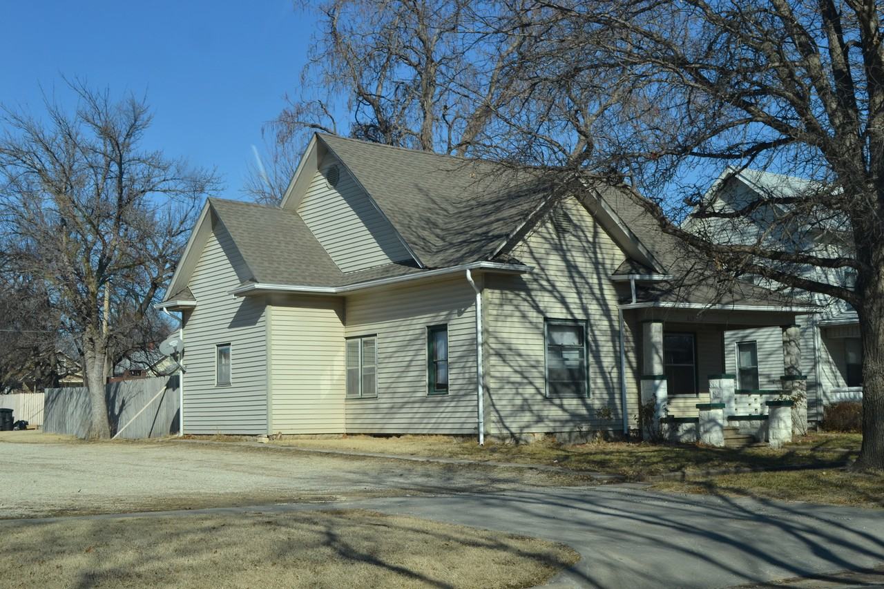 613 Clarke St - Photo 4 of 45