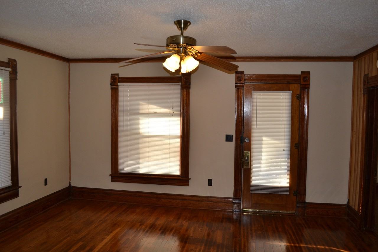 613 Clarke St - Photo 6 of 45