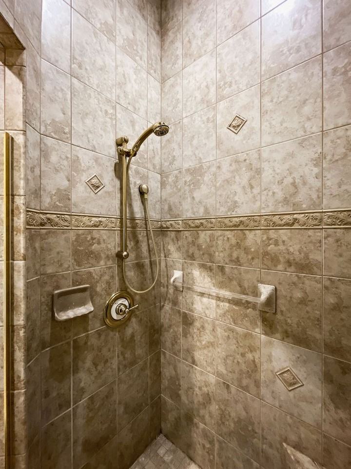 11141 Raspberry Heights Ln - Photo 3 of 36