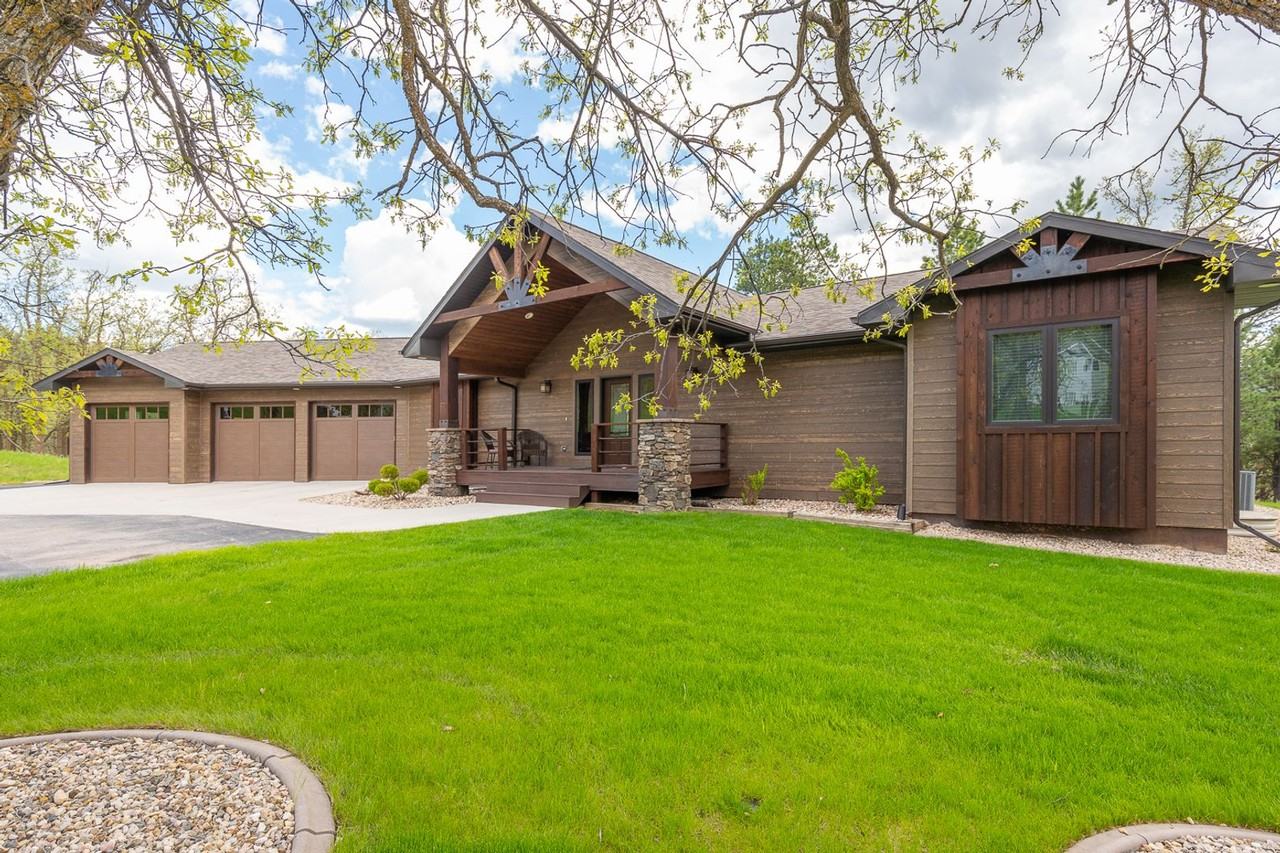 20768 Larkspur Rd - Photo 2 of 10