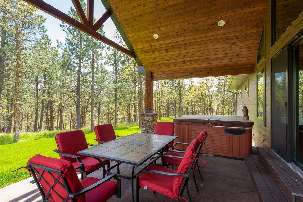 20768 Larkspur Rd - Photo 4 of 43