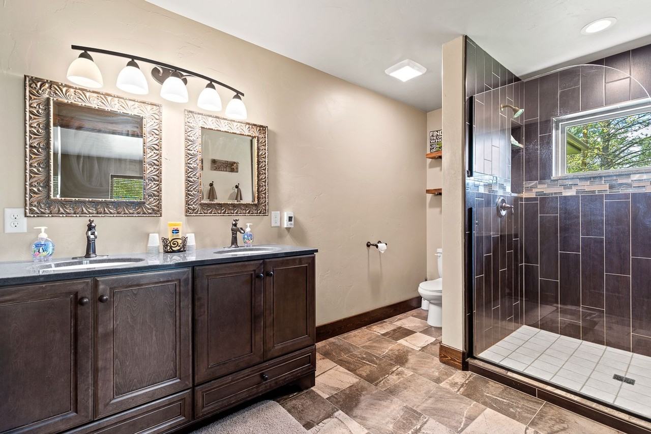 20768 Larkspur Rd - Photo 5 of 43