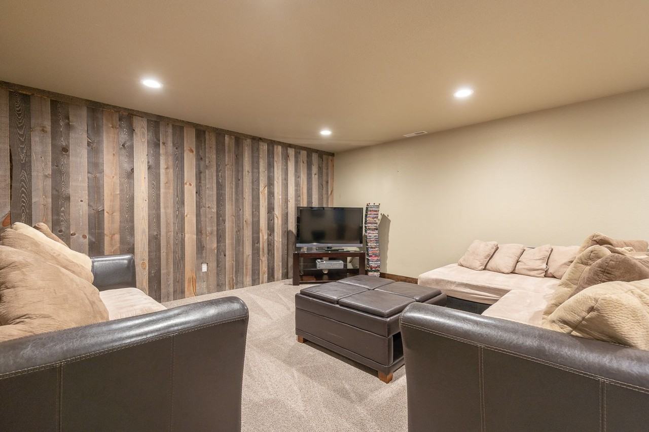 20768 Larkspur Rd - Photo 6 of 43