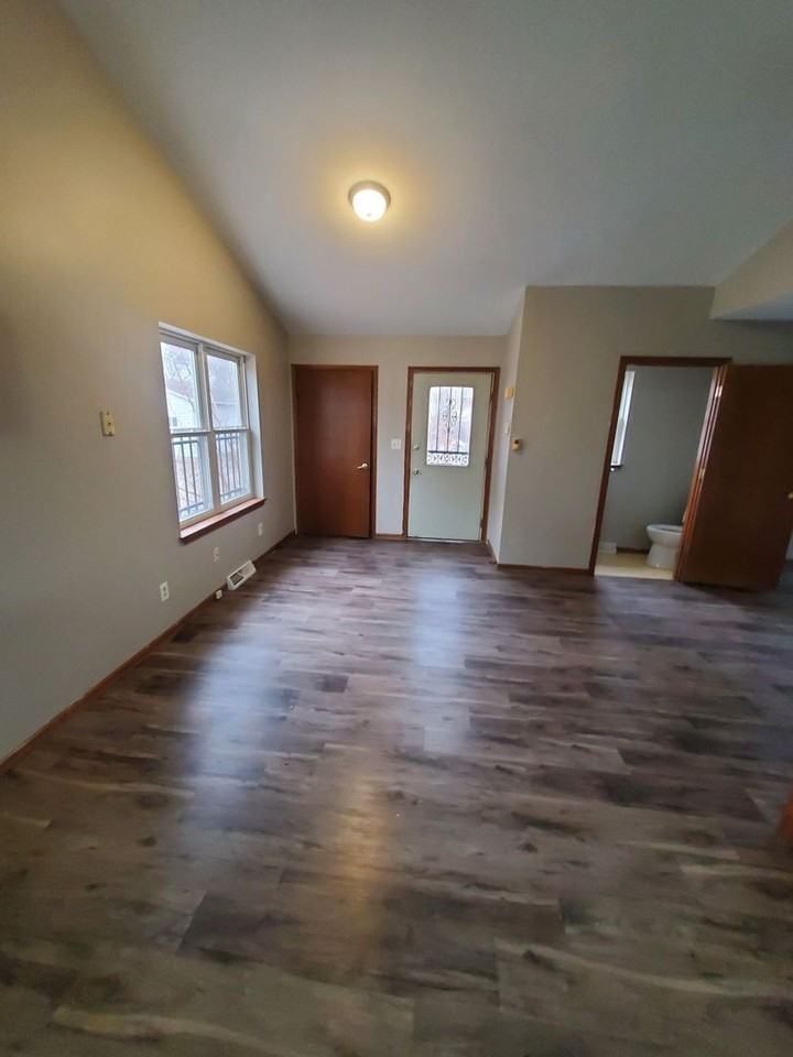 2441 N 33rd St - Photo 2 of 10