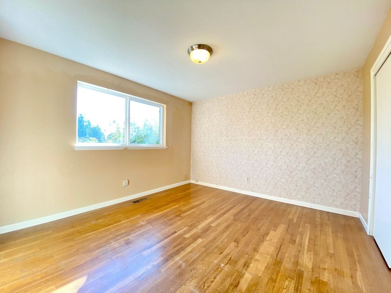 15401 Ne 3rd Pl - Photo 4 of 21