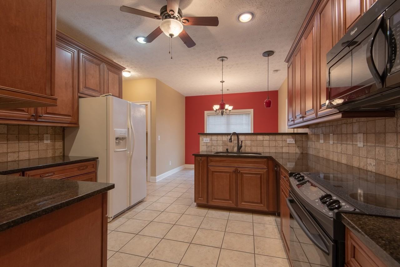 1819 Shadow Bend Ln - Photo 4 of 14