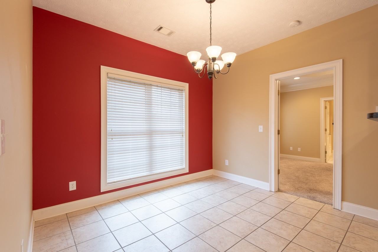 1819 Shadow Bend Ln - Photo 5 of 14