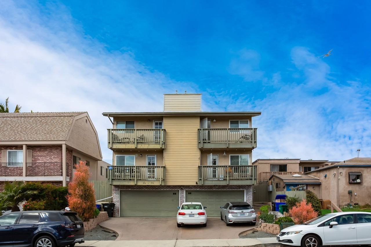 776 Sapphire St - Photo 3 of 33