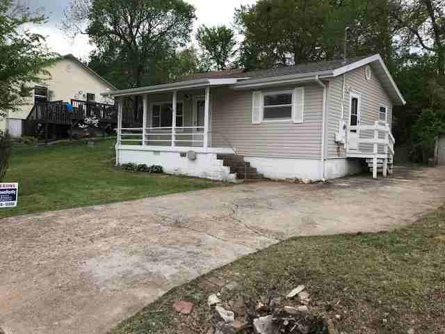 211 S 3rd St - Photo 5 of 30