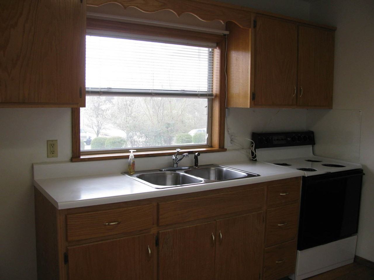 211 S 3rd St - Photo 6 of 30