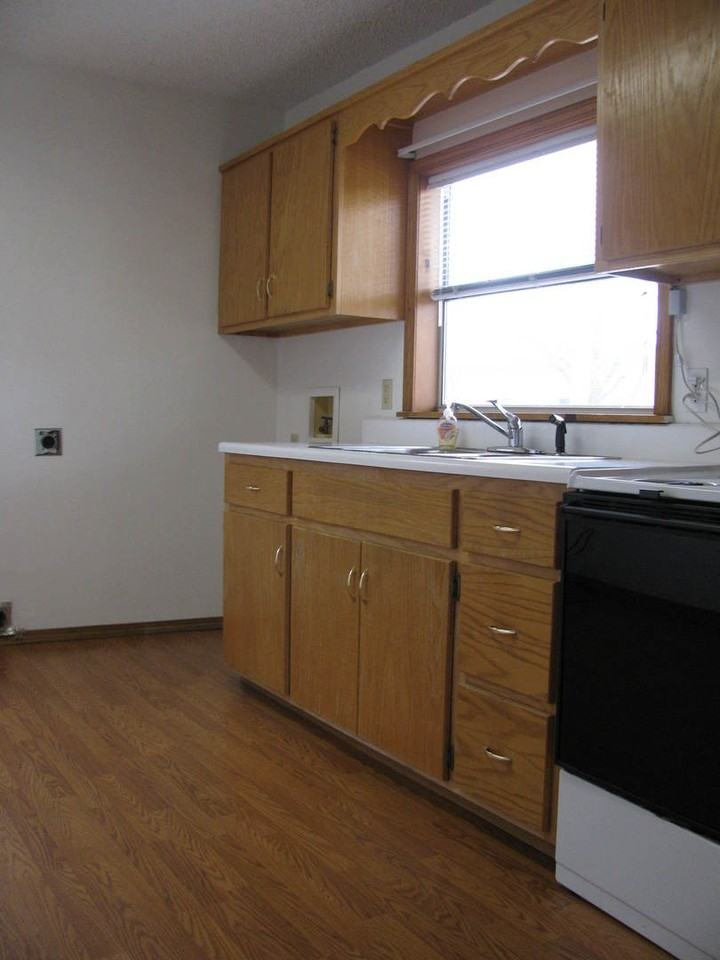 211 S 3rd St - Photo 3 of 30