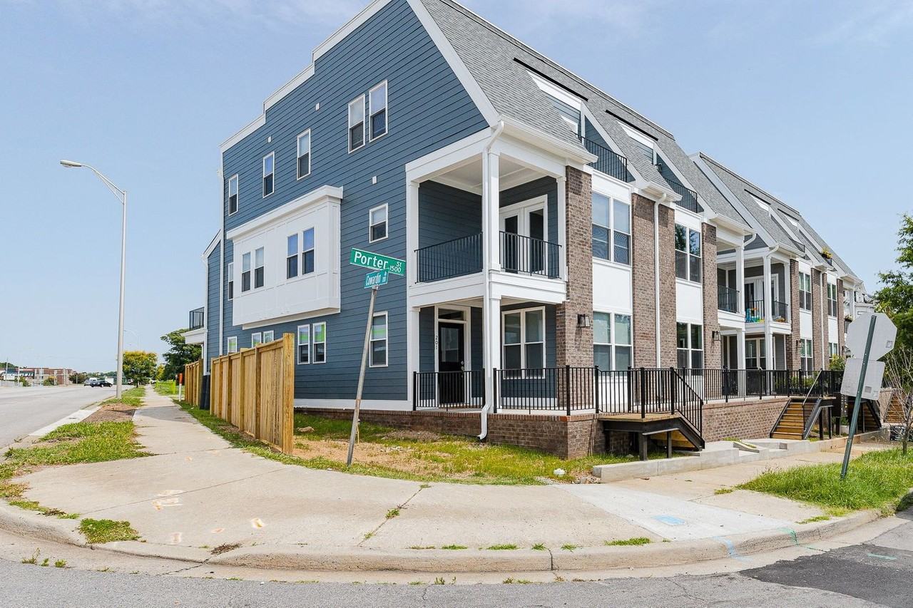 1529 Porter St - Photo 3 of 26