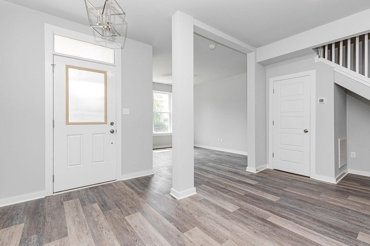 1529 Porter St - Photo 4 of 26