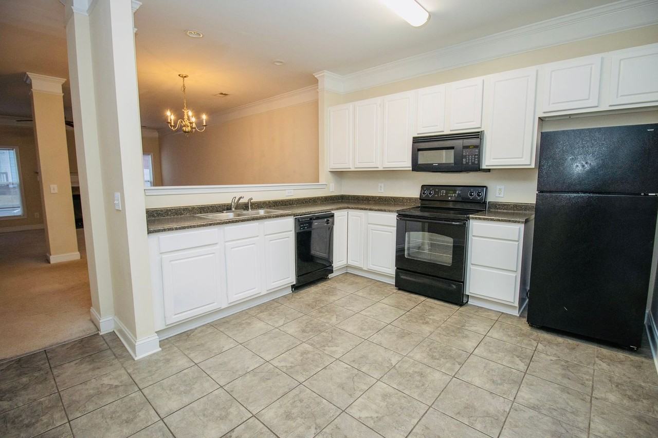 223 Forest Green Dr - Photo 4 of 28