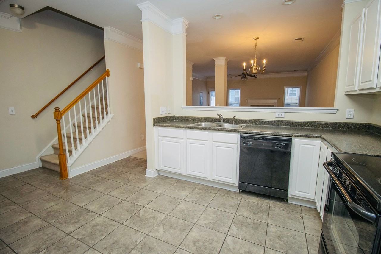 223 Forest Green Dr - Photo 5 of 28