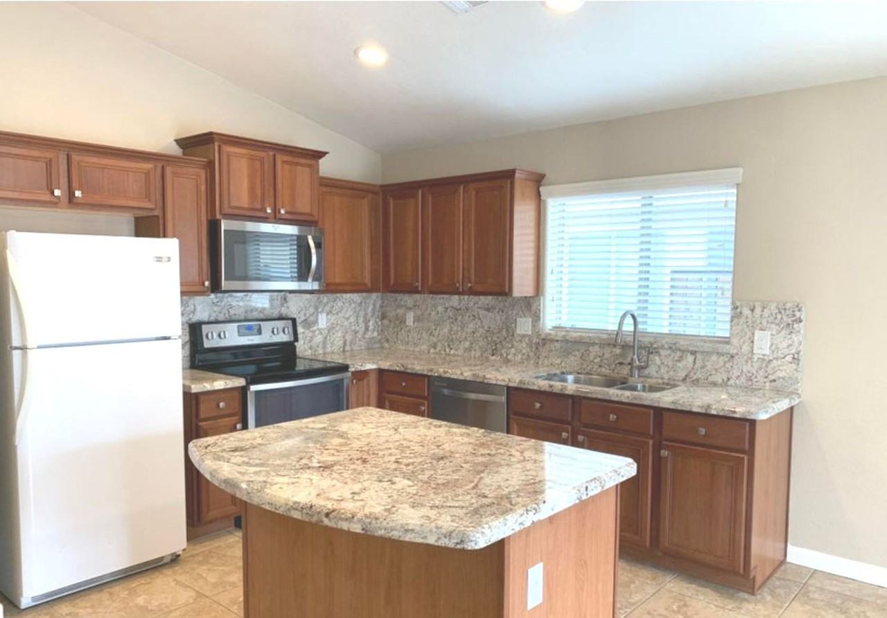 1814 W Desert Hills Dr - Photo 2 of 24