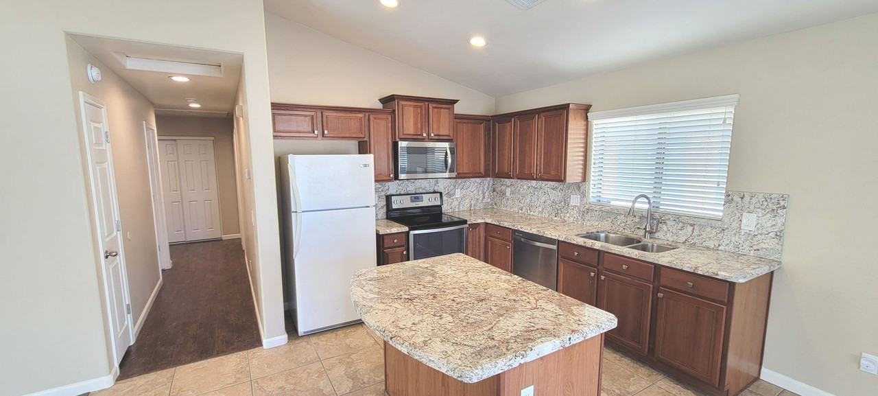 1814 W Desert Hills Dr - Photo 3 of 24