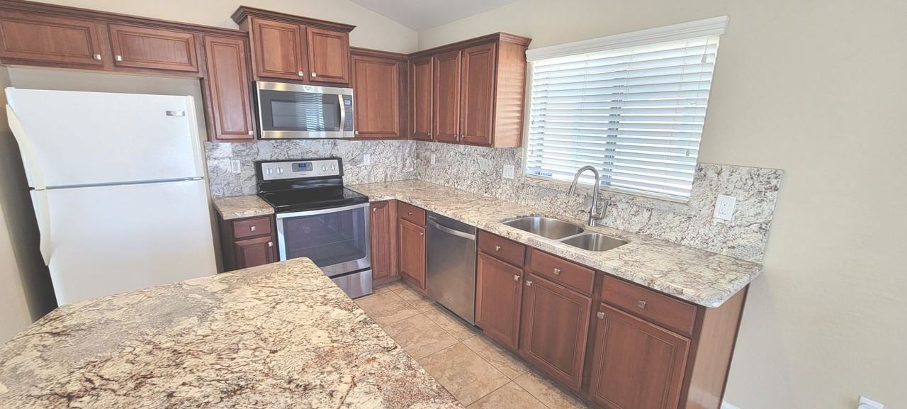 1814 W Desert Hills Dr - Photo 4 of 24