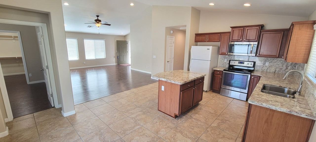 1814 W Desert Hills Dr - Photo 5 of 24