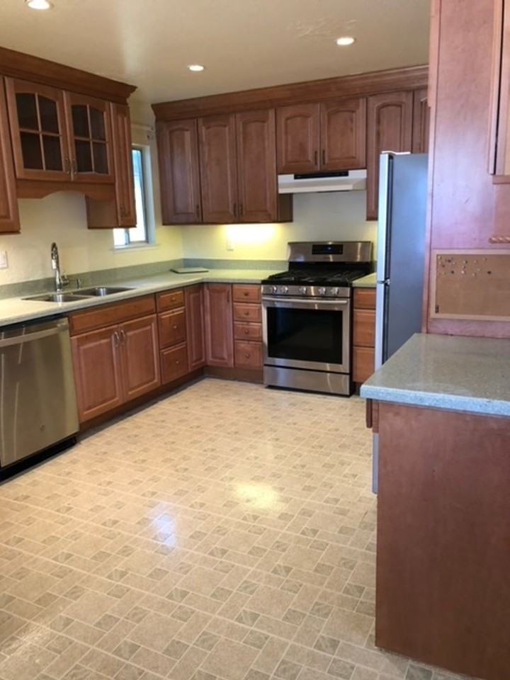 1101 Ellis Ct - Photo 2 of 10