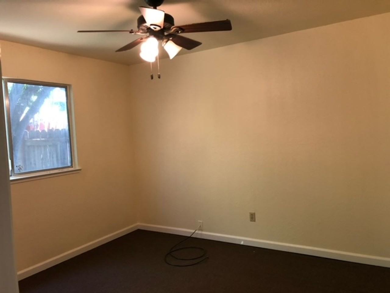 1101 Ellis Ct - Photo 7 of 10