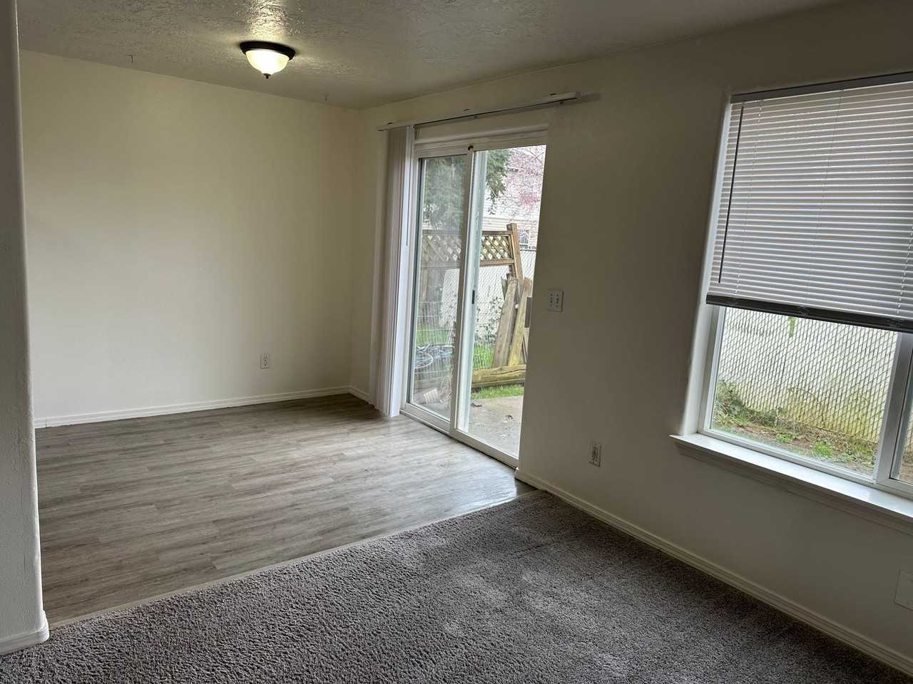 1872 Clay St Se - Photo 4 of 10