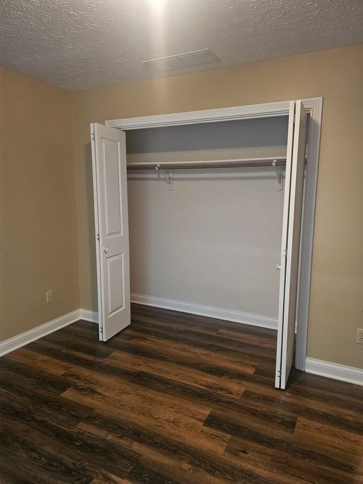 1025 E Byers Ave - Photo 2 of 17