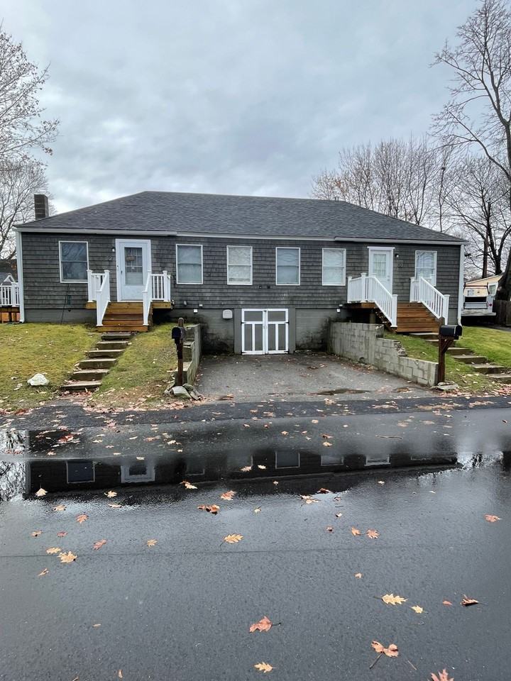 30-32 Dismukes Street - Photo 2 of 3