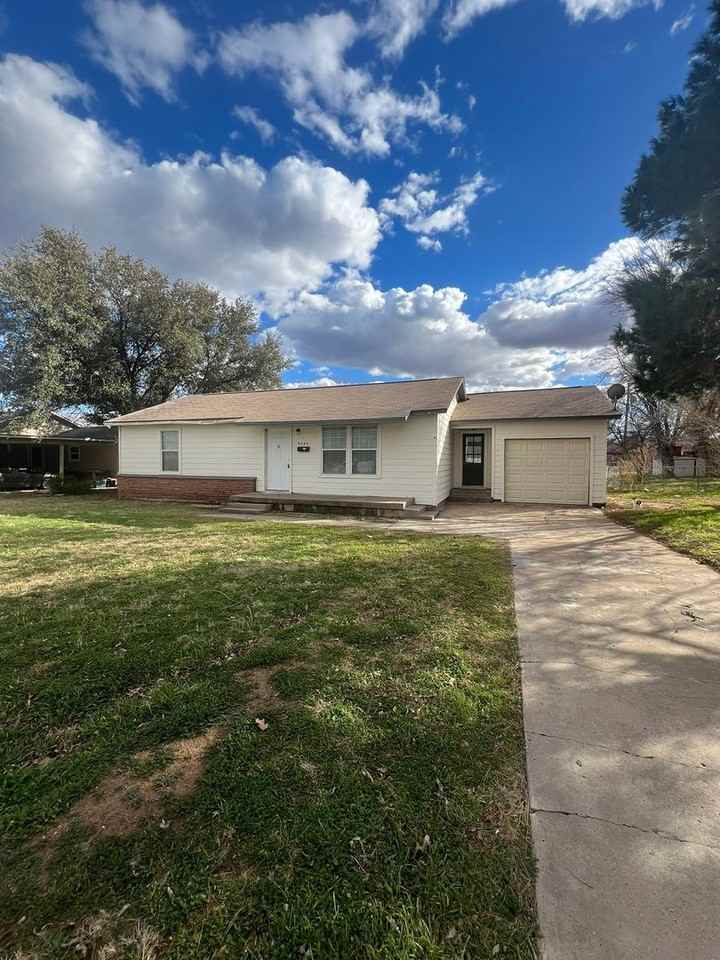2363 Moore St - Photo 2 of 12