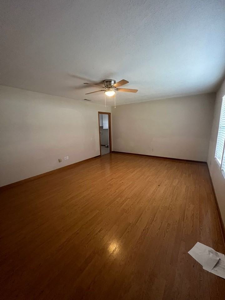 2363 Moore St - Photo 3 of 12
