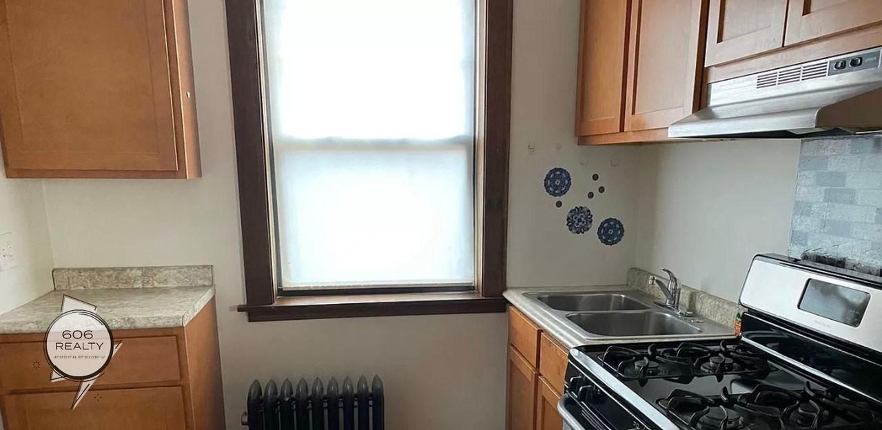 Beautiful Berwyn Apartments on Maple! - Photo 3 of 23