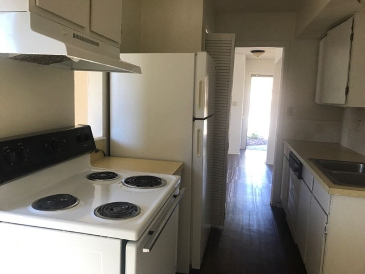 1400 Holleman Dr Apt A - Photo 4 of 4