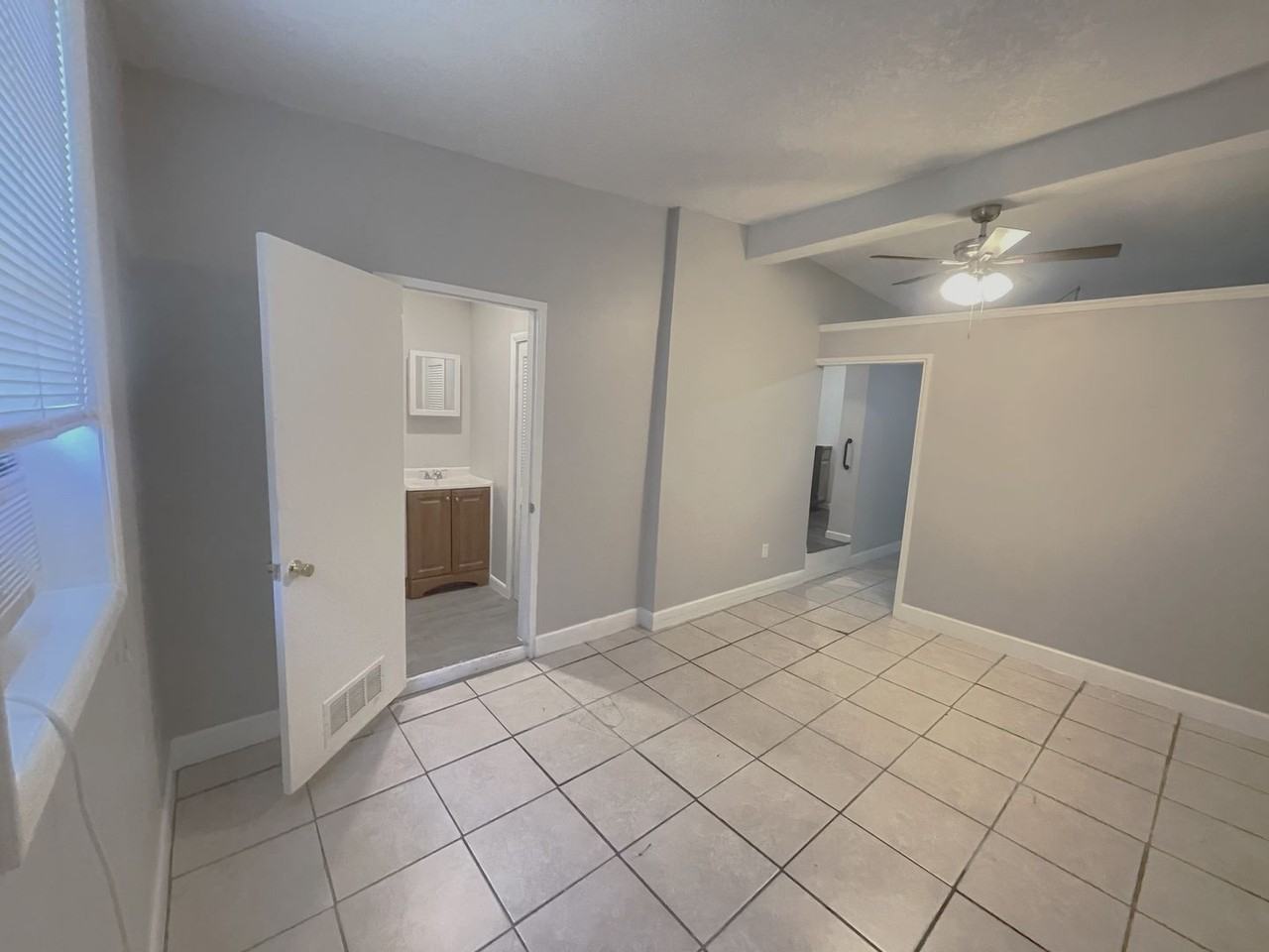 10603 Briarcliff Rd E - Photo 5 of 10