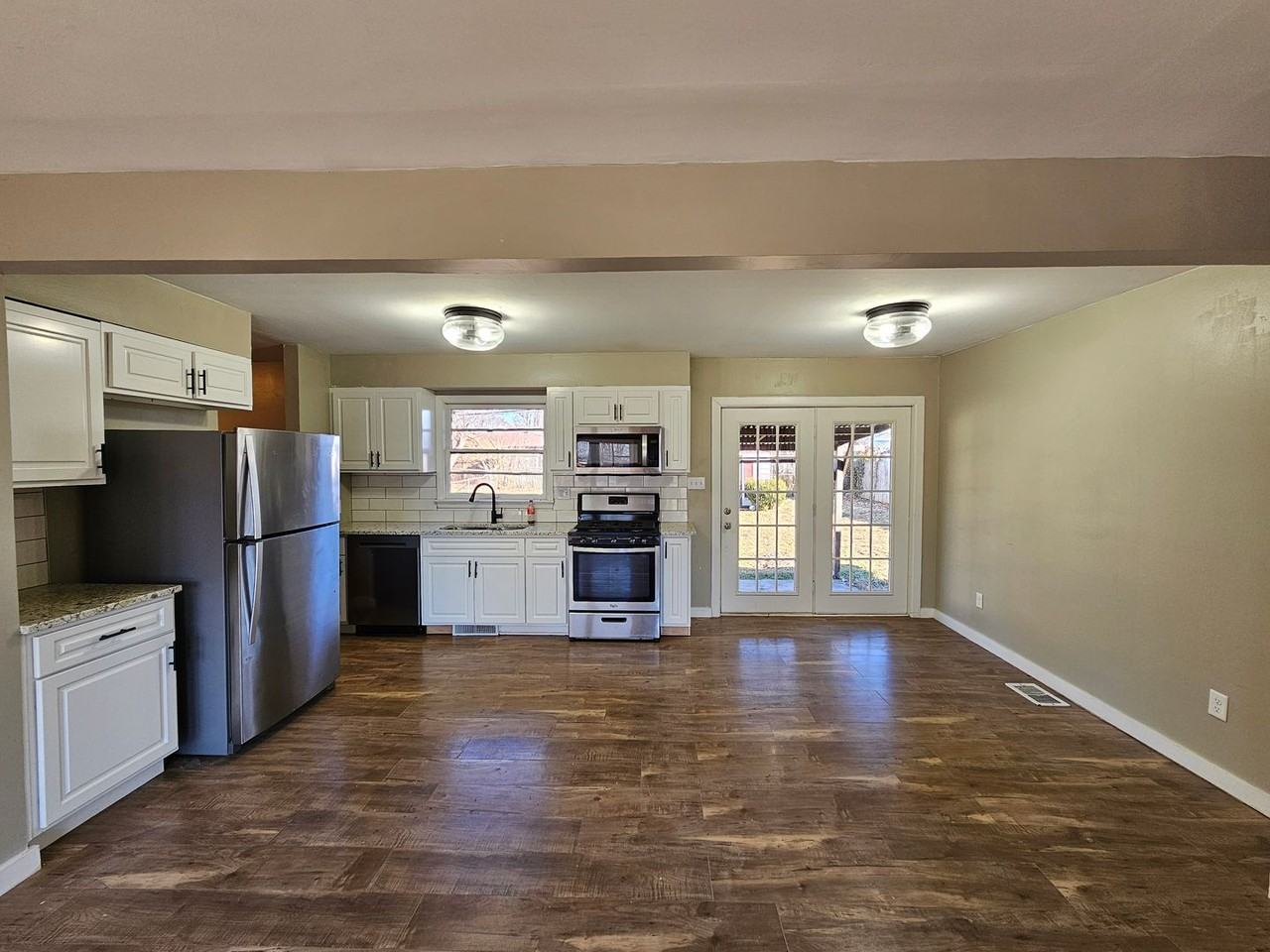 3727 Steele Dr - Photo 2 of 13