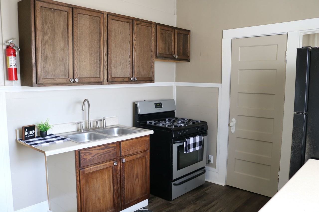 1265 E Logan St - Photo 2 of 16
