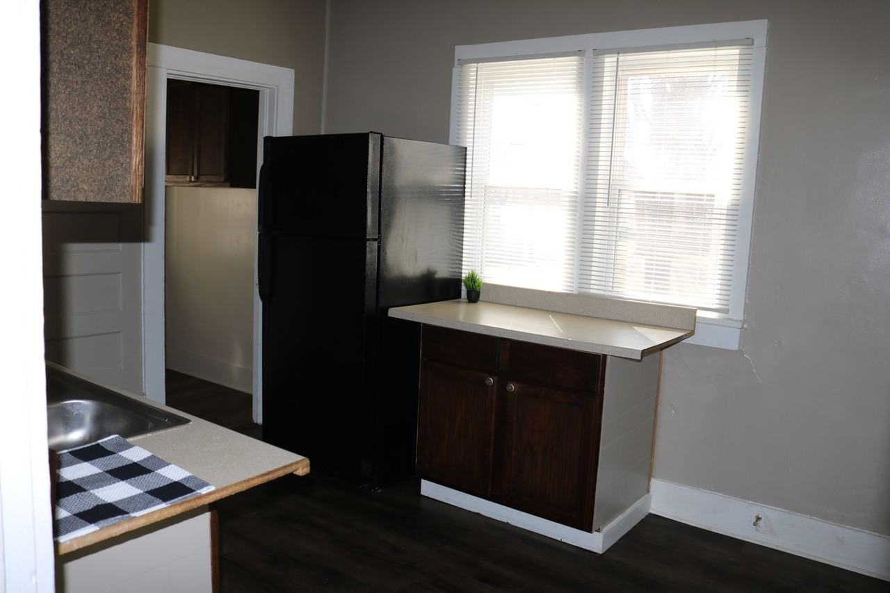 1265 E Logan St - Photo 3 of 16
