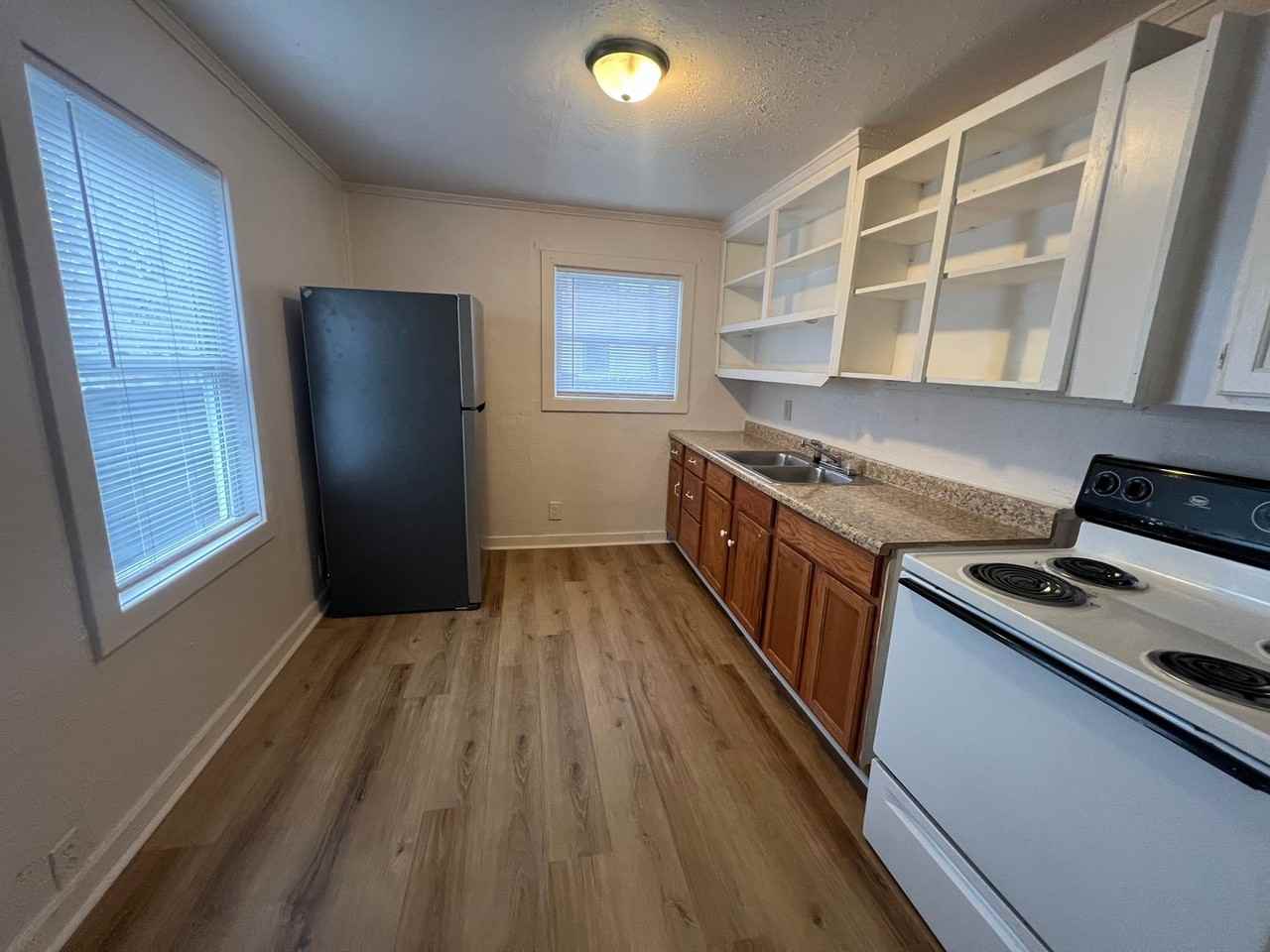 1458 S Bluffview Dr - Photo 3 of 12