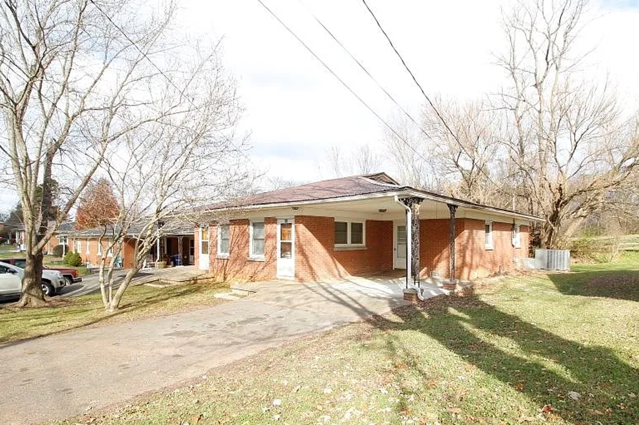 607 and 609 Owen Street - Photo 2 of 3