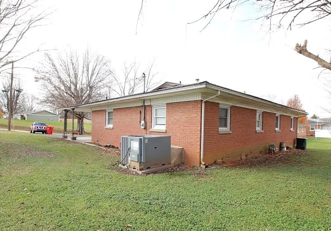 607 and 609 Owen Street - Photo 3 of 3