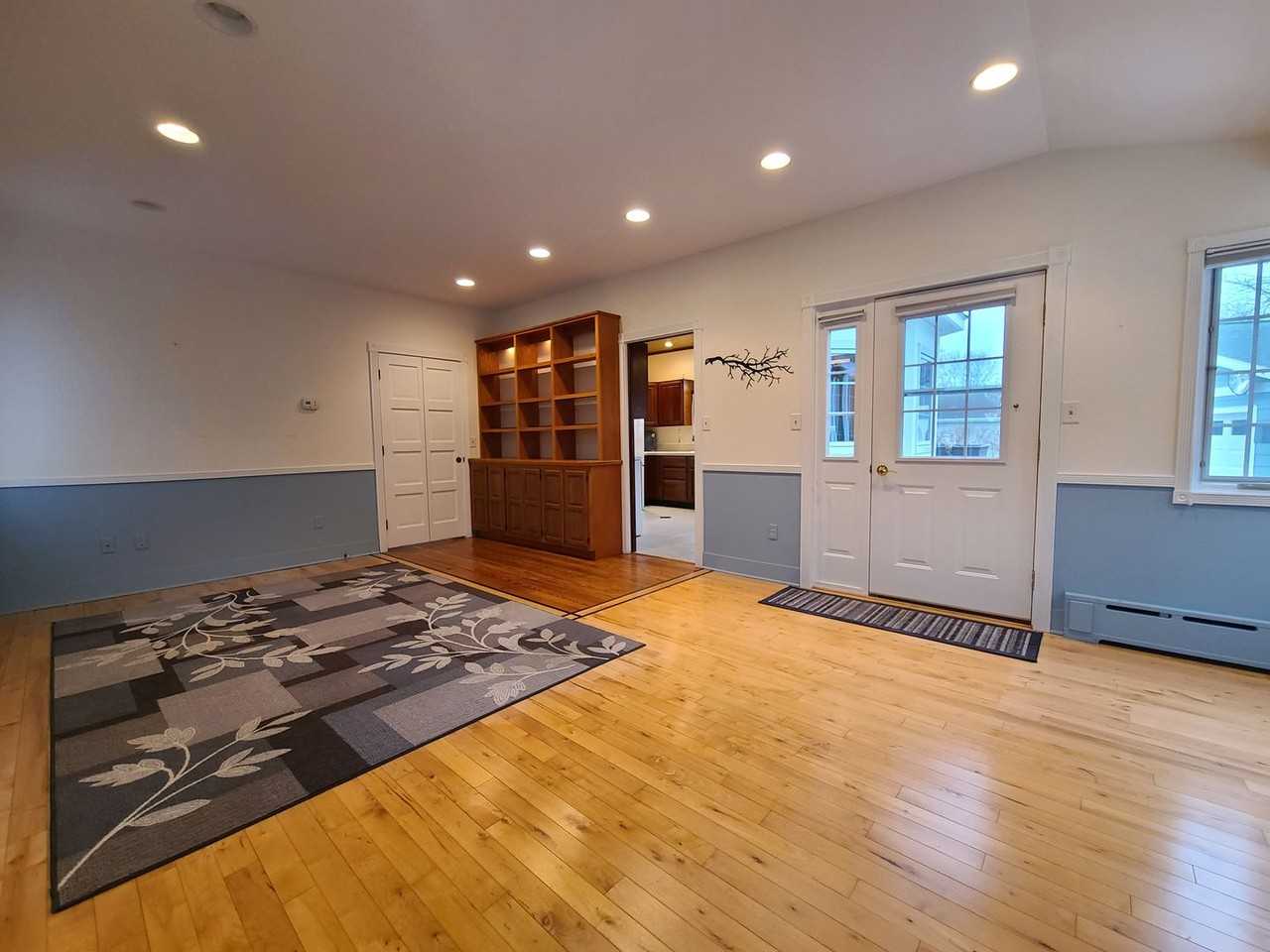 566 N Shore Dr - Photo 3 of 40